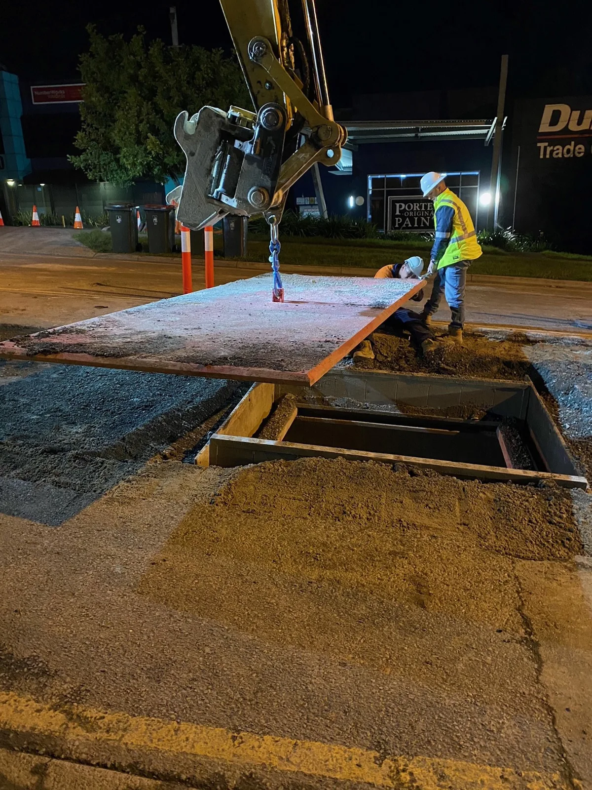 SHORE SAFETY __ Learn how our Steel Plate Lifter ensures stability when lifting our Steel Plates ✅