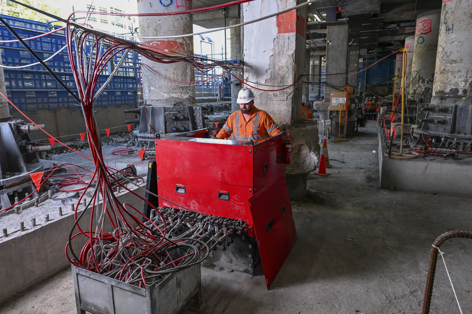Synchronised Hydraulic Jacking