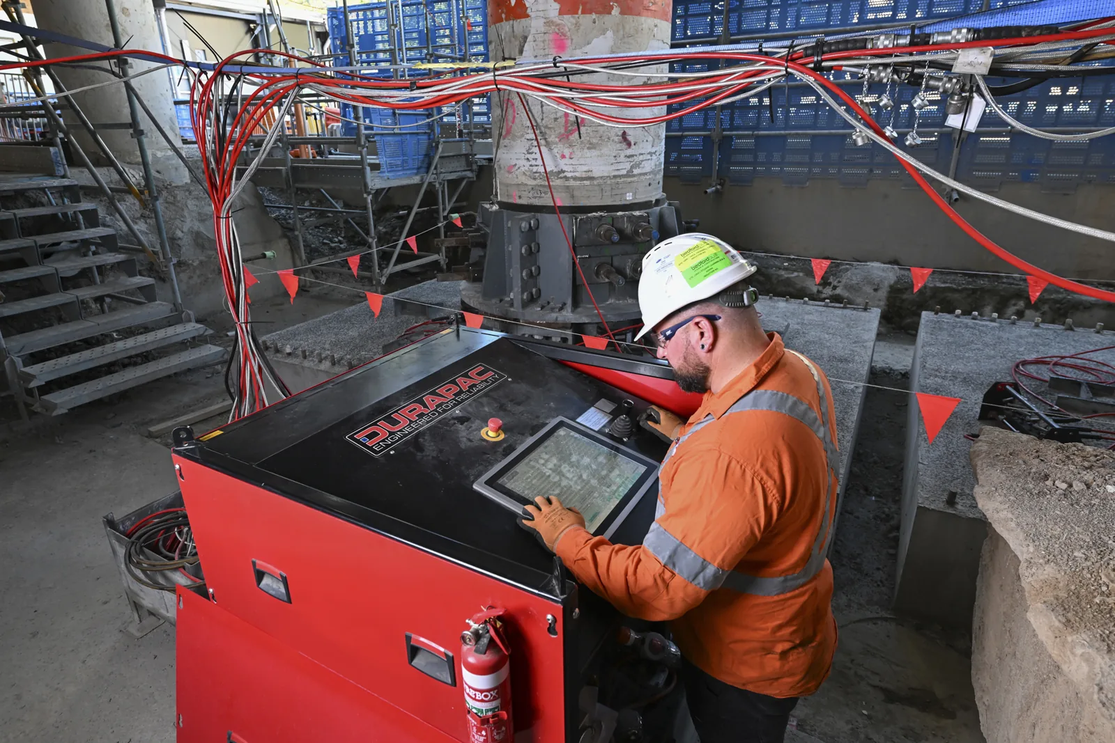 Synchronised Hydraulic Jacks