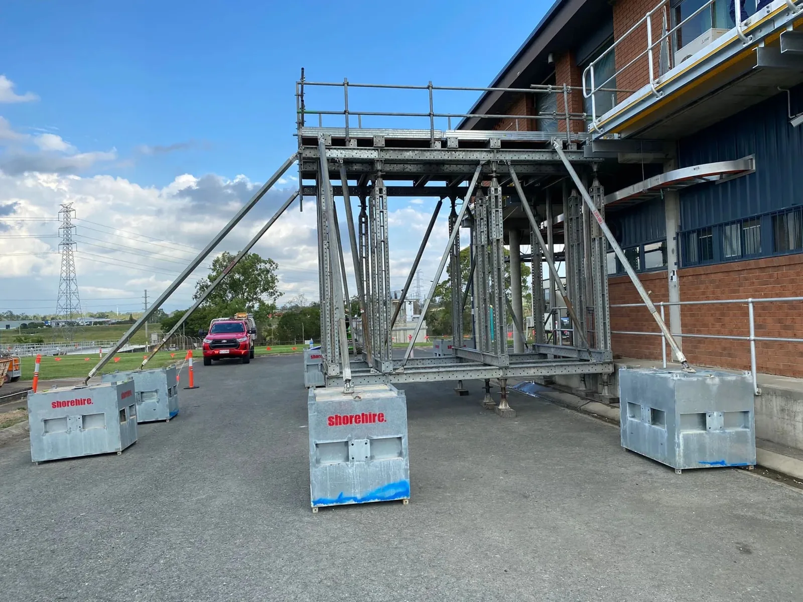 Propping a Loading Platform to Support a Generator – Brisbane
