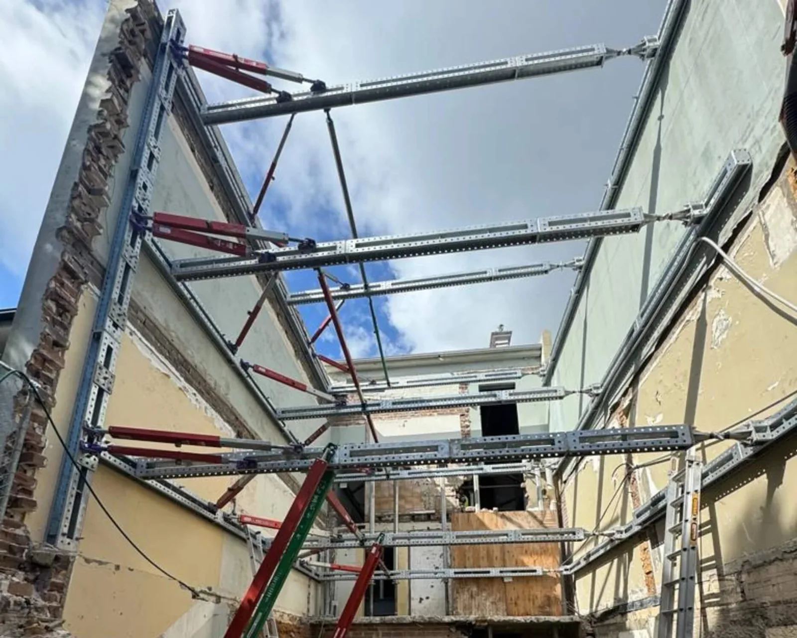 Propping a Townhouse Façade During Demolitions – Paddington