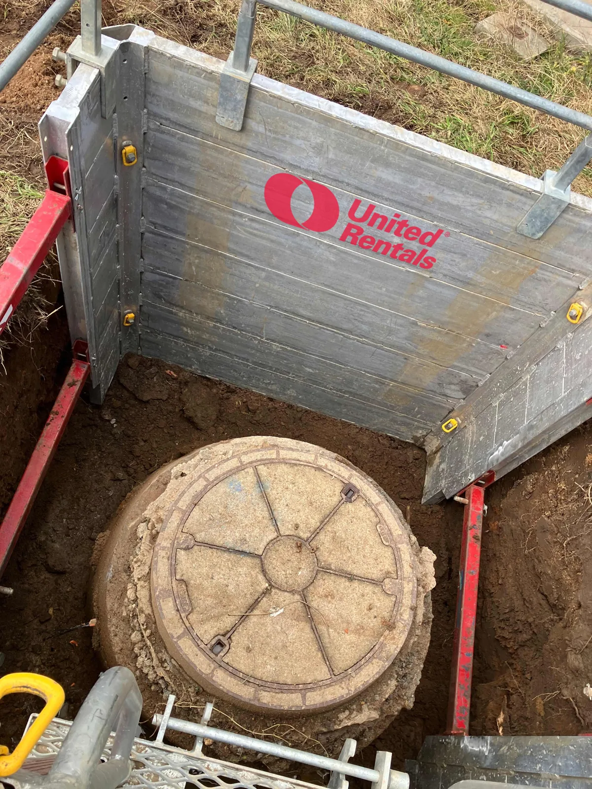 ALUMINIUM MANHOLE BOX IN HOLE UR BRANDING
